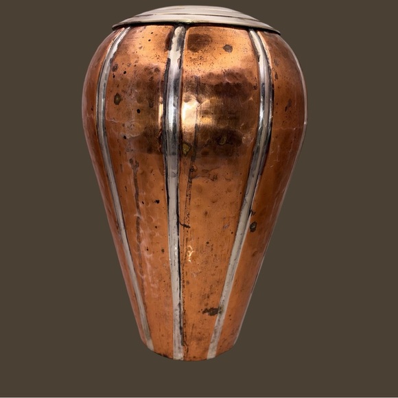 Vintage Maccanah Brass Works 14.5" Hammered Copper Urn / Mantle Vase / Brass Top - Picture 7 of 12